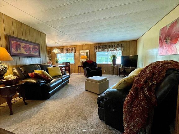 2nd image of 2101 Alonda Ln NE