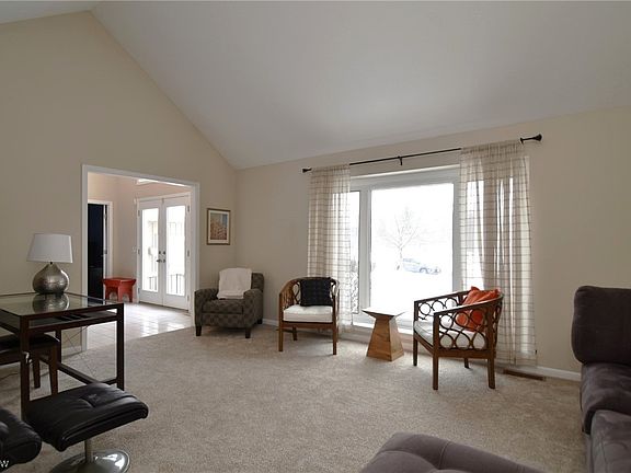 5th image of 33605 Tallyho Ct