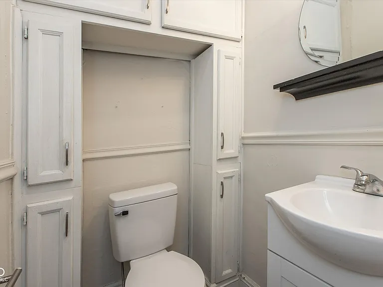 77 E Jefferson St — Photo 16