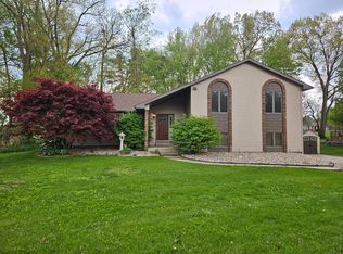 11044 River Oaks Ln E, Osceola, IN 46561