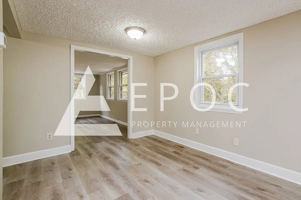 2248 Sharon St — Photo 4