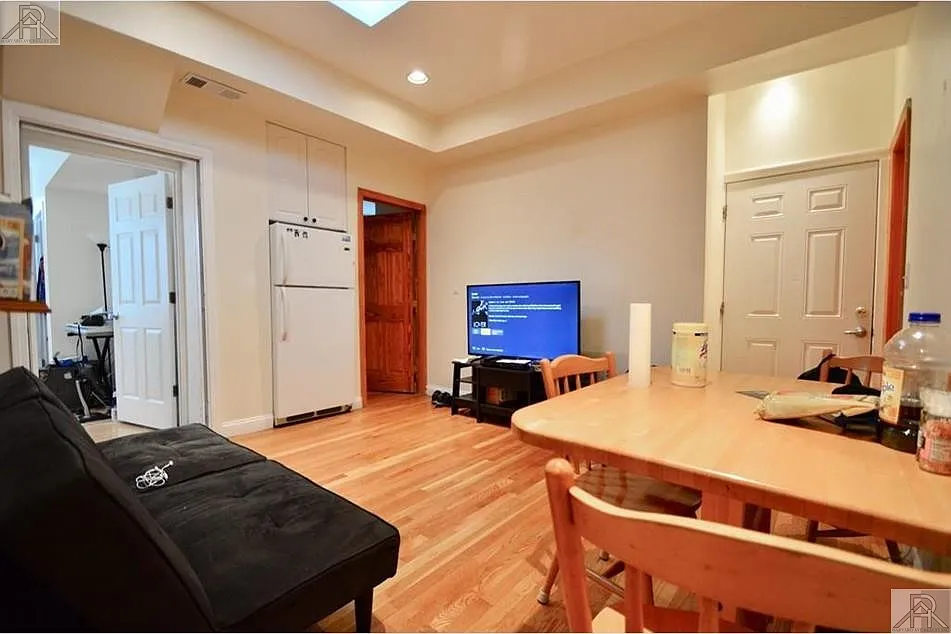 Building Photo - 1803 Beacon St #8