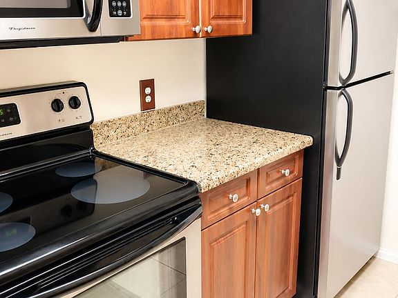 5th image of 2986 S University Dr APT 8203