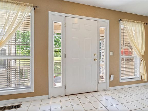 3rd image of 13946 Fairmount Rd