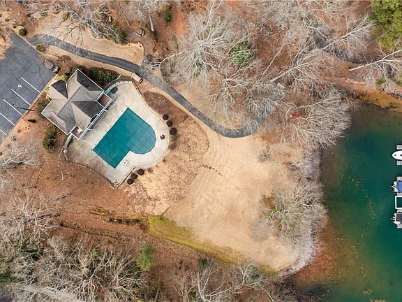 5th image of 104 Emerald Pointe Dr