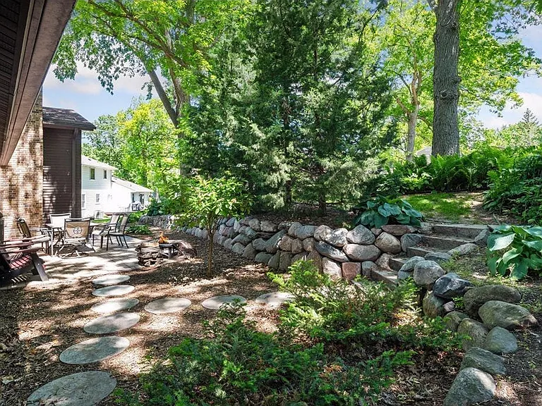 3160 Walnut Grove Ln N — Photo 14