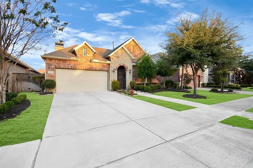 3 bed, 2.5 bath, 2554 sqft, $3,200 — Photo 2