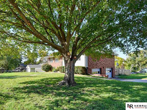 3rd image of 5436 N Oaks Blvd