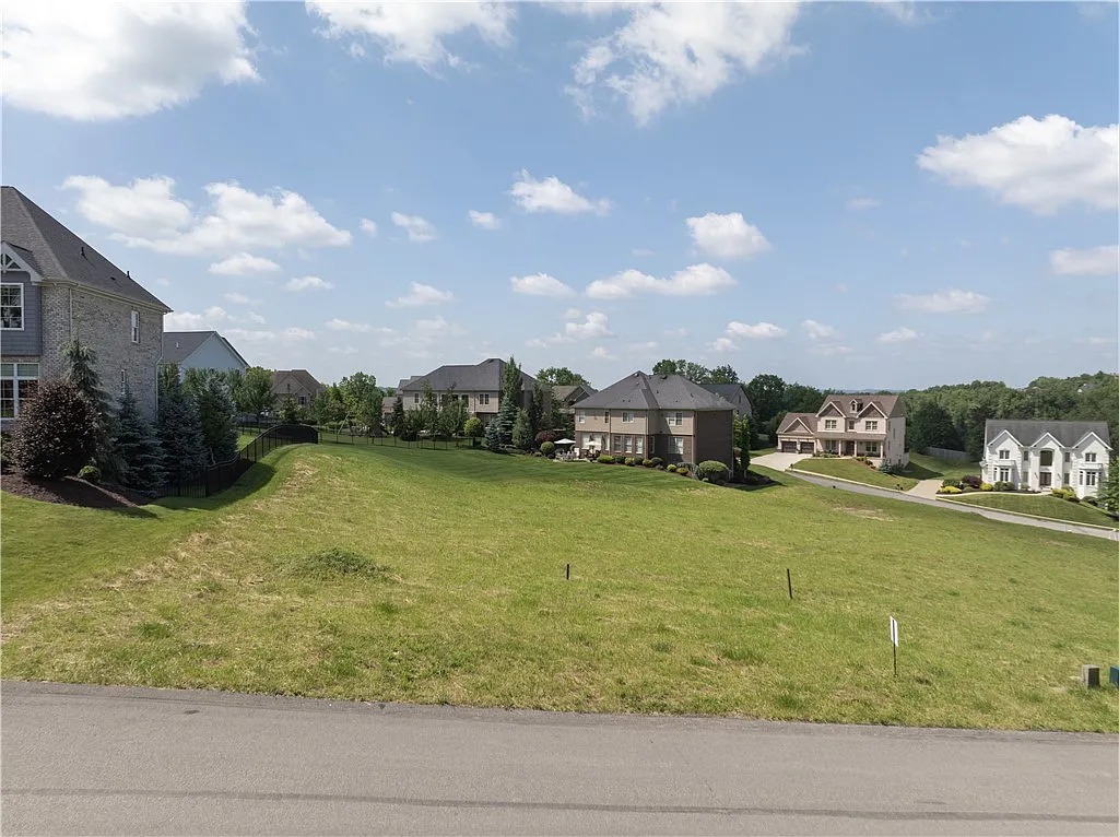 209 Barberry Ln photo 1