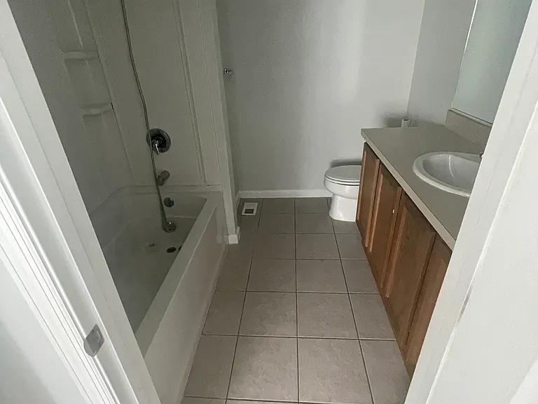 4419 SW 49th Ave — Photo 6