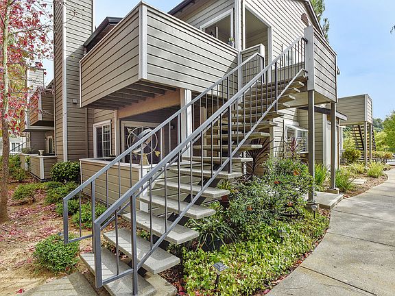 5th image of 605 Canyon Oaks Dr APT F