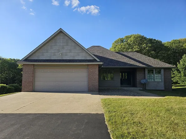 129 109th Ave, Plainwell, MI 49080