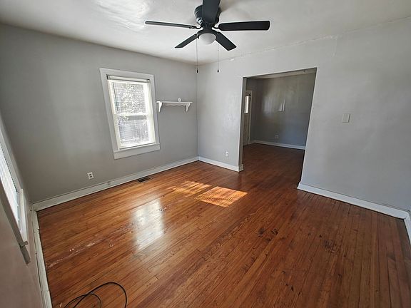 5th image of 4908 Leonard Ave