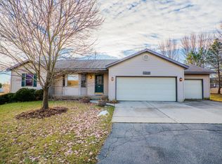 10785 Courtland Dr NE, Rockford, MI 49341