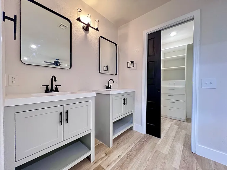 3145 Duneville St — Photo 6