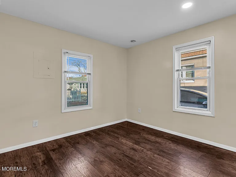 148 Dewitt Ave — Photo 7