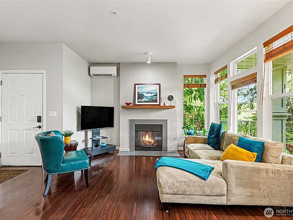 3rd image of 2160 Newport Way NW #6-1