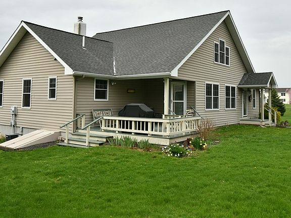 3rd image of 720 Kennedy Rd