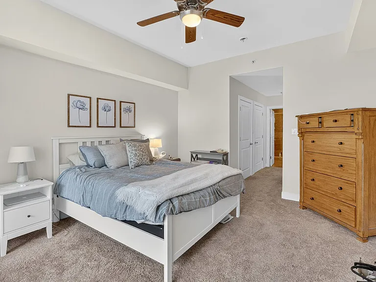 525 Kedzie St — Photo 74