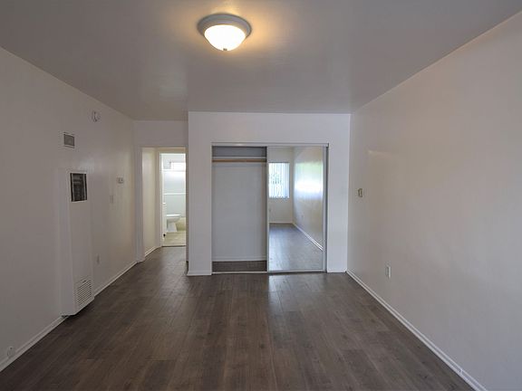 3rd image of 2683 34th St #18007841