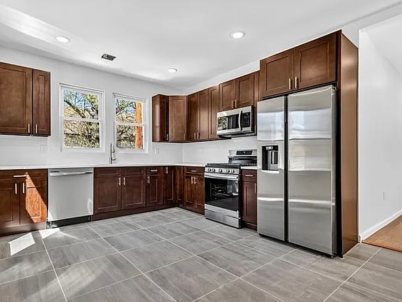 4th image of 562 Tremont Ave Floor 2
