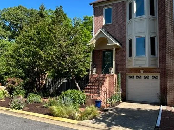 801 Shaw Ct, Fredericksburg, VA 22405