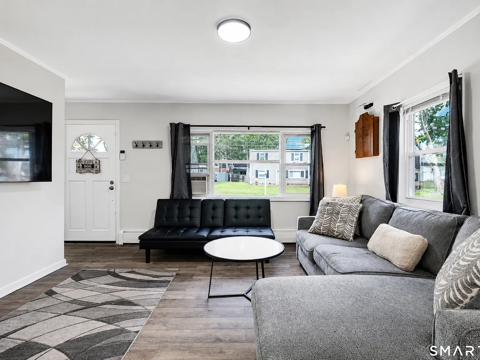 3 bed, 1.0 bath, 1290 sqft, $2,300 — Photo 3