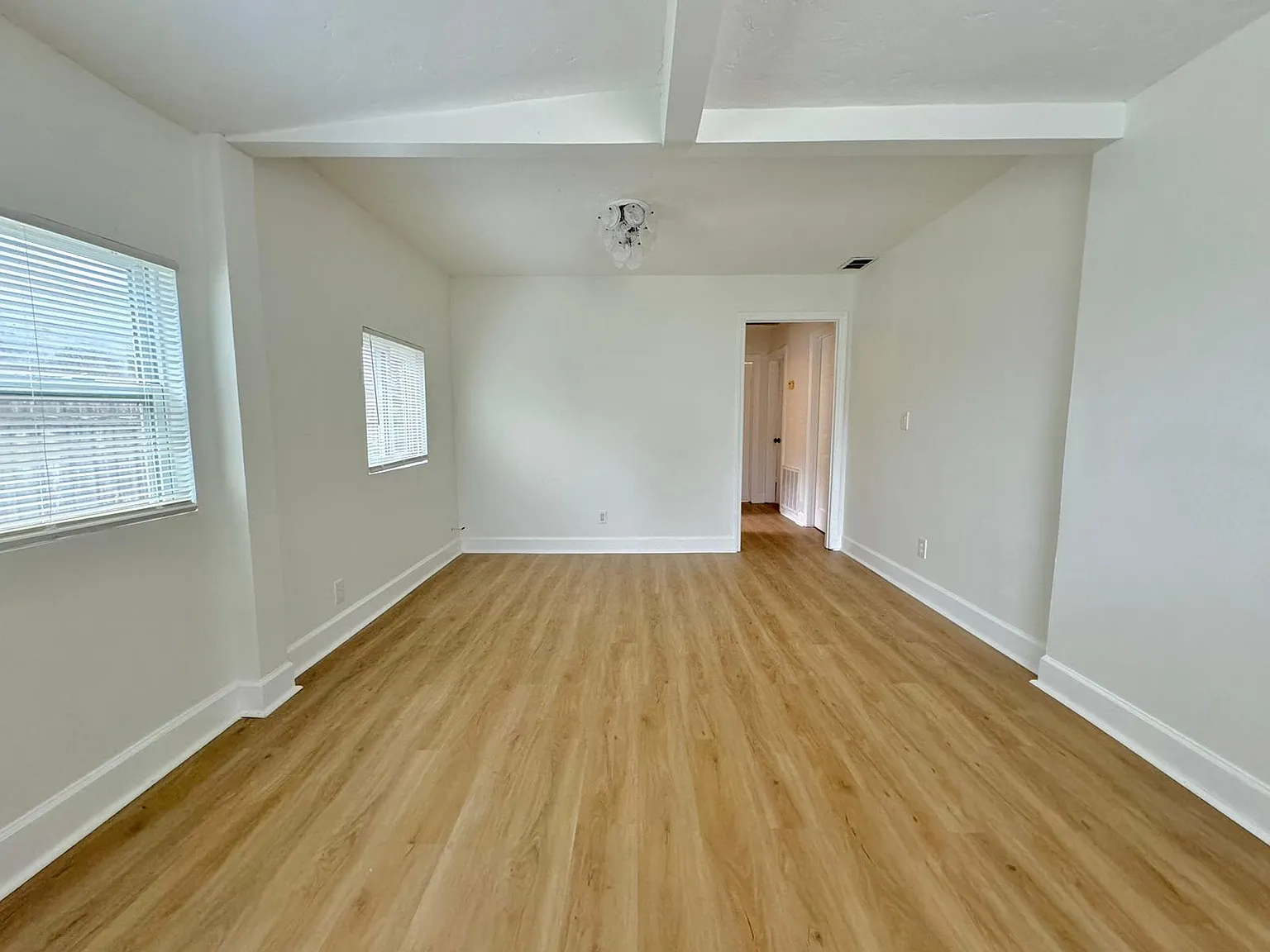 4 bed, 1200 sqft, $3,049 — Photo 3