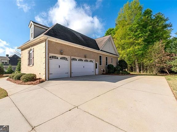 4th image of 196 Saint Andrews Ct