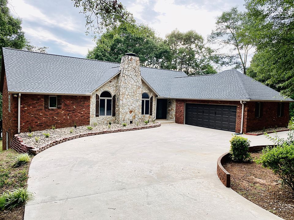 1st image of 144 Stoneridge Dr