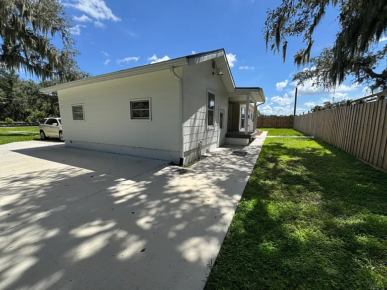 10430 Lithia Pinecrest Rd — Photo 5