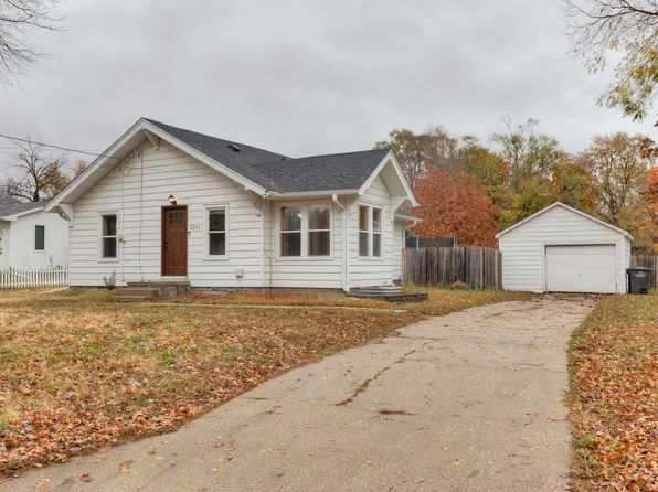 3311 E 37th St, Des Moines, IA 50317