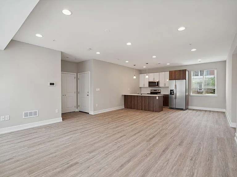 2612 Annin St #3 — Photo 3
