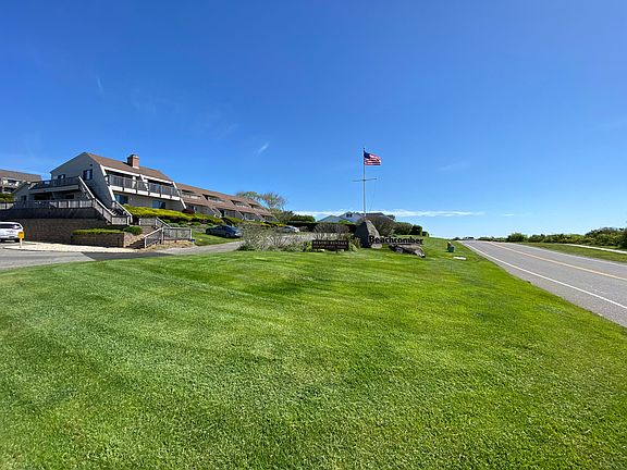 3rd image of 727 Old Montauk Hwy #106