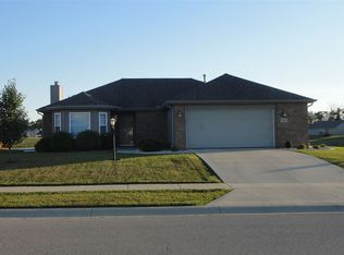 925 Crimson Willow Dr, Huntertown, IN 46748