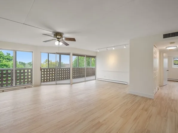 53 Melrose St APT 5H, Melrose, MA 02176