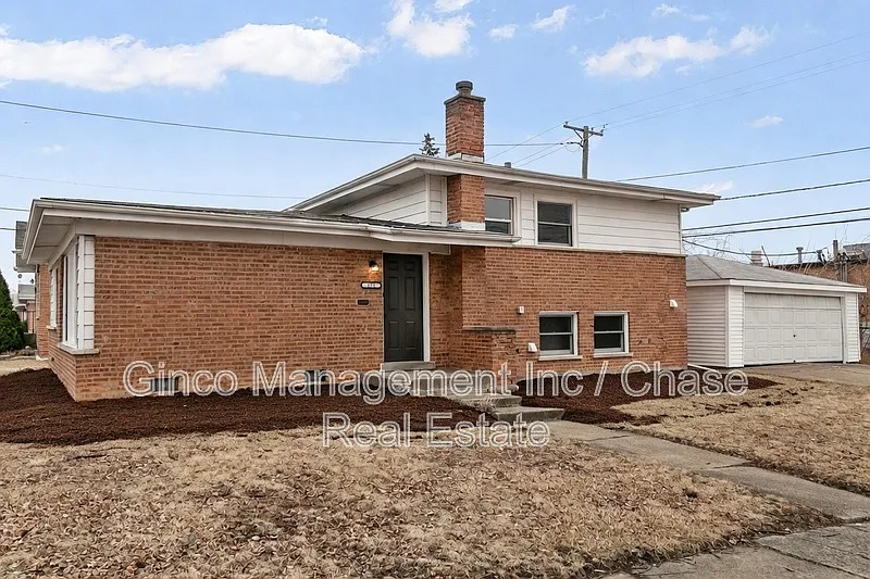 3 bed, 2.0 bath, 1750 sqft, $2,500 — Photo 2