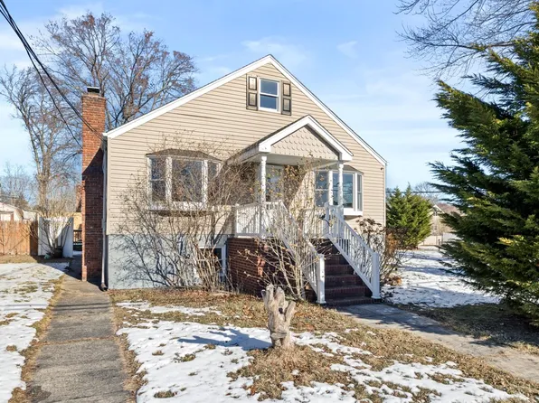 25 Verdi Street, Smithtown, NY 11787