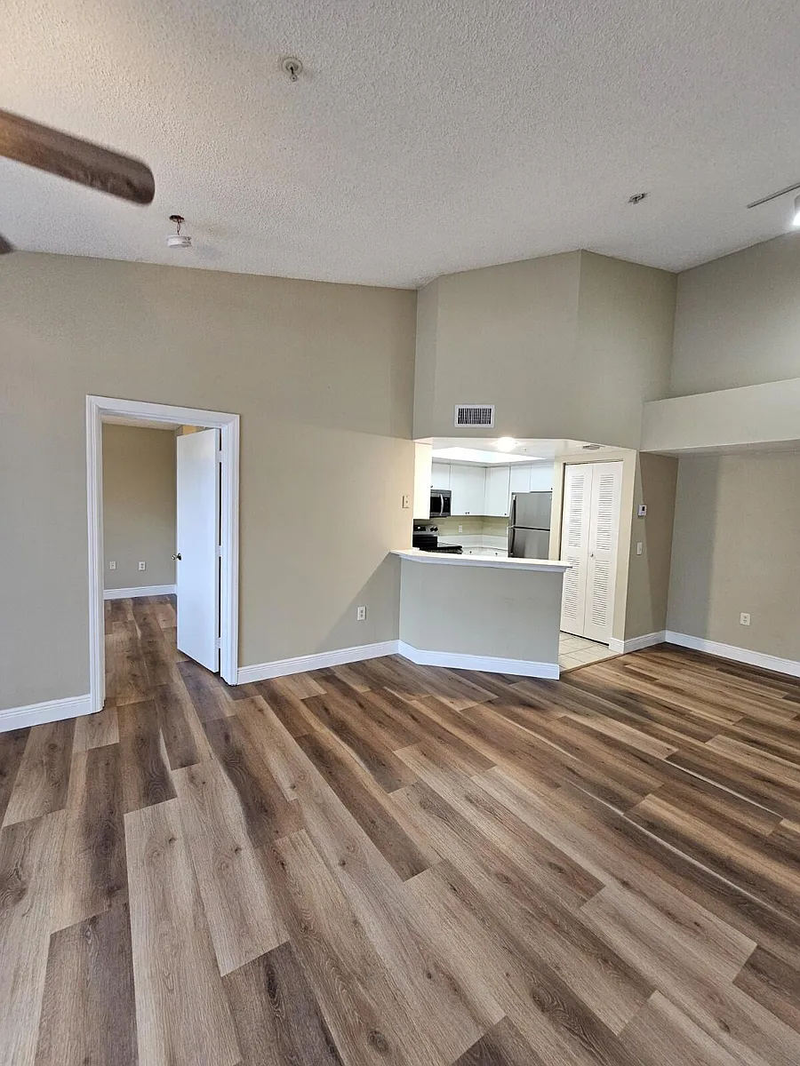 Building Photo - 4191 N Haverhill Rd #408