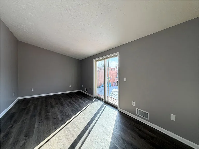 598 Bram Hall Dr — Photo 8