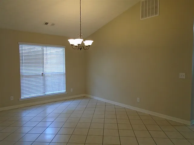 629 Victorian Cir — Photo 5