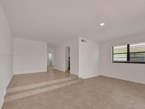 5th image of 9120 Taft St #9120