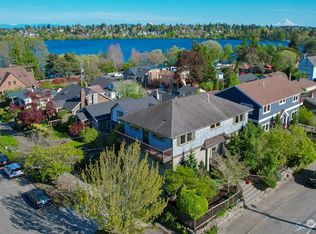 903 N 68th St, Seattle, WA 98103