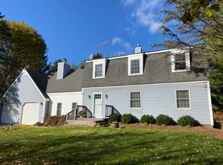 7718 Carriage Dr, Crystal Lake, IL 60012