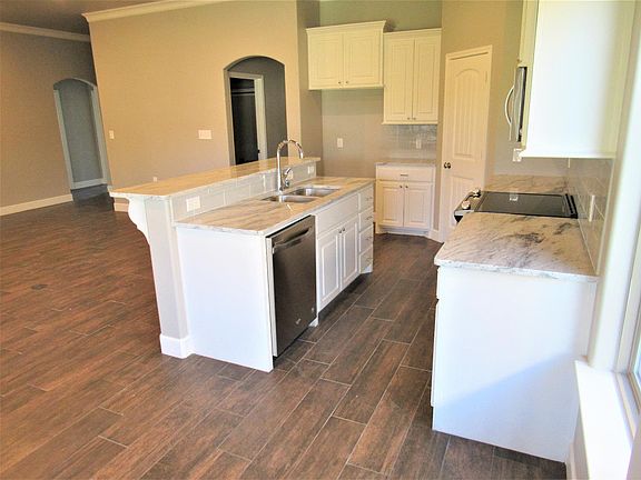 5th image of 10111 Vernon Dr