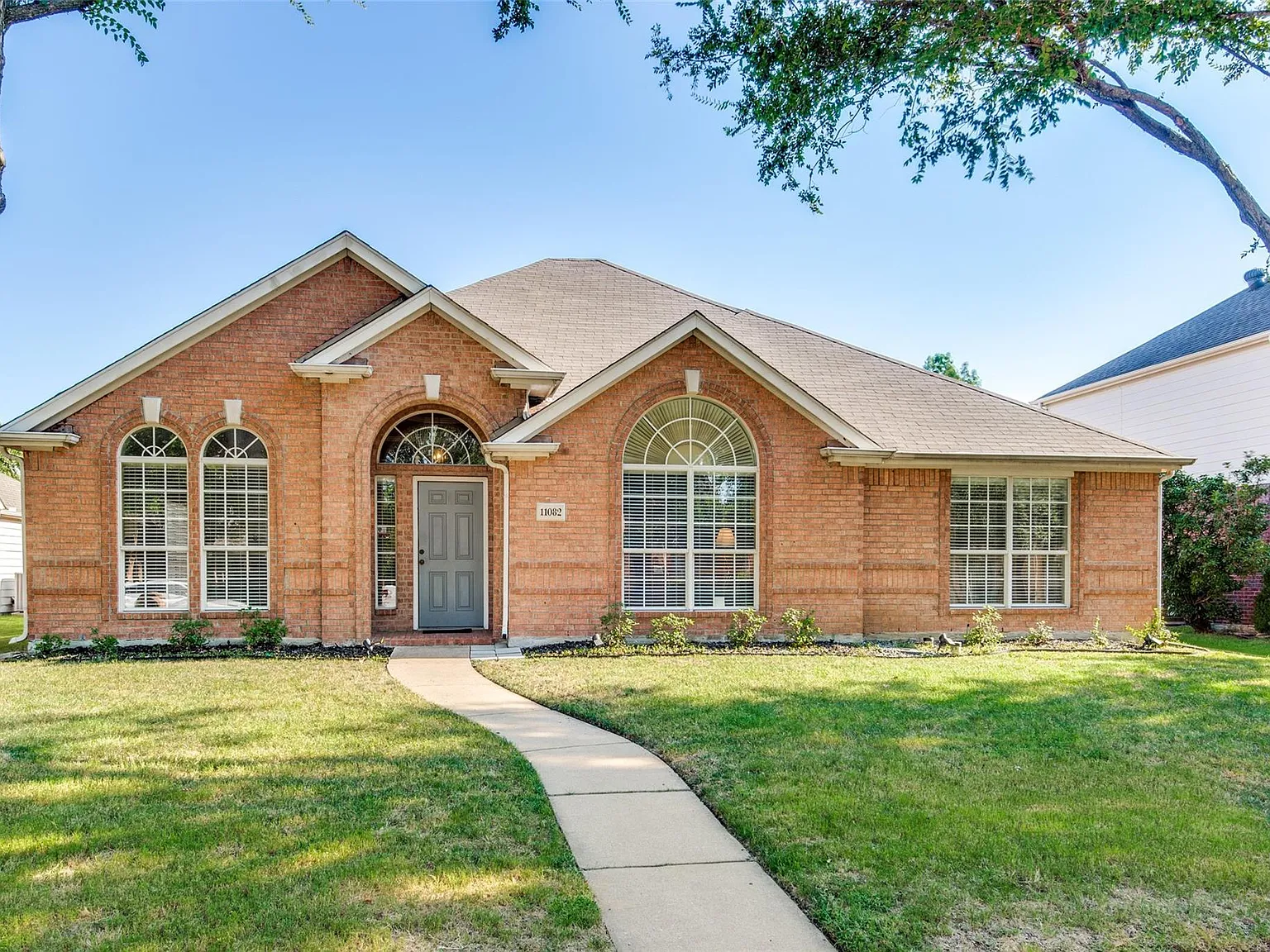 4 bed, 2176 sqft, $2,700 — Photo 1