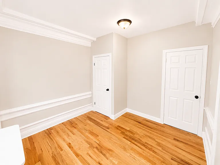 500 Park Ave — Photo 17
