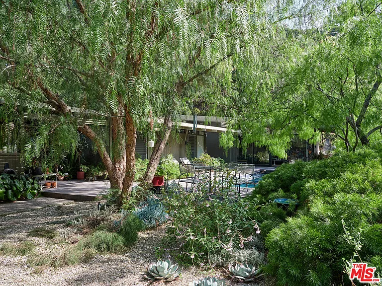8973 Wonderland Park Ave — Photo 6