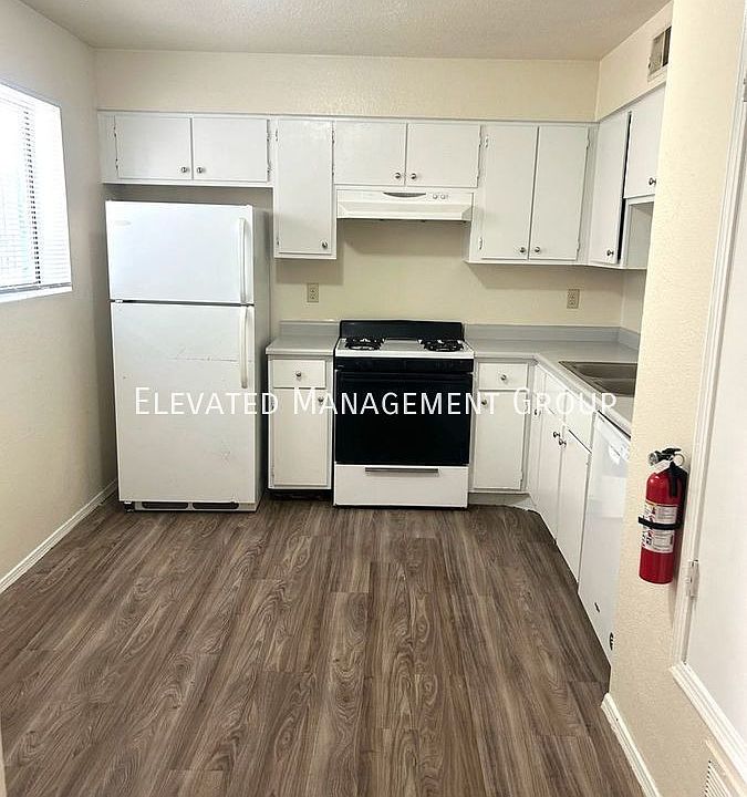 1st image of 137 Manzano St NE