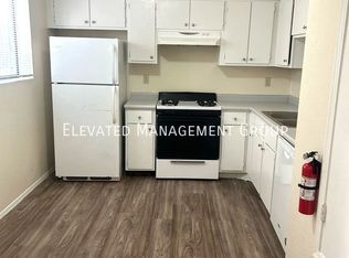 137 Manzano St NE, Albuquerque, NM 87108